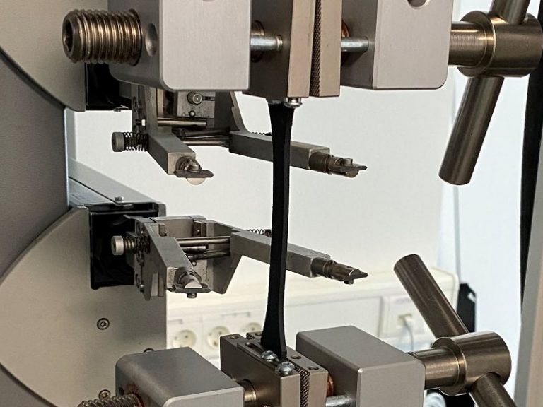 Zugversuch an Elastomeren nach ASTM D412 / ISO 37